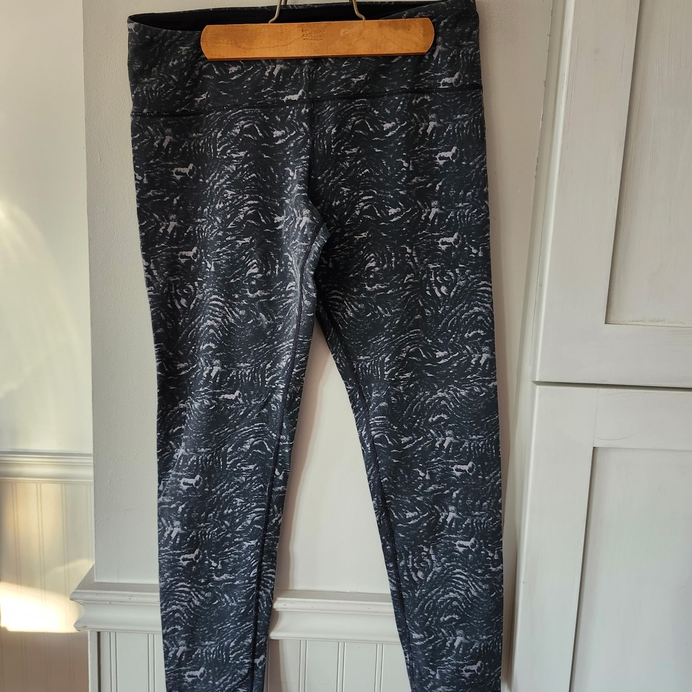 Tuff Athletic Black and White Patterned Leggings Size Large